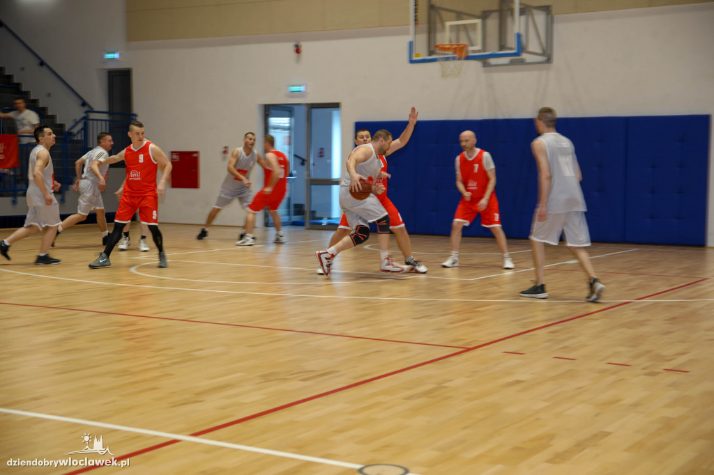 Finaliści turnieju 'Anwil pod koszem'