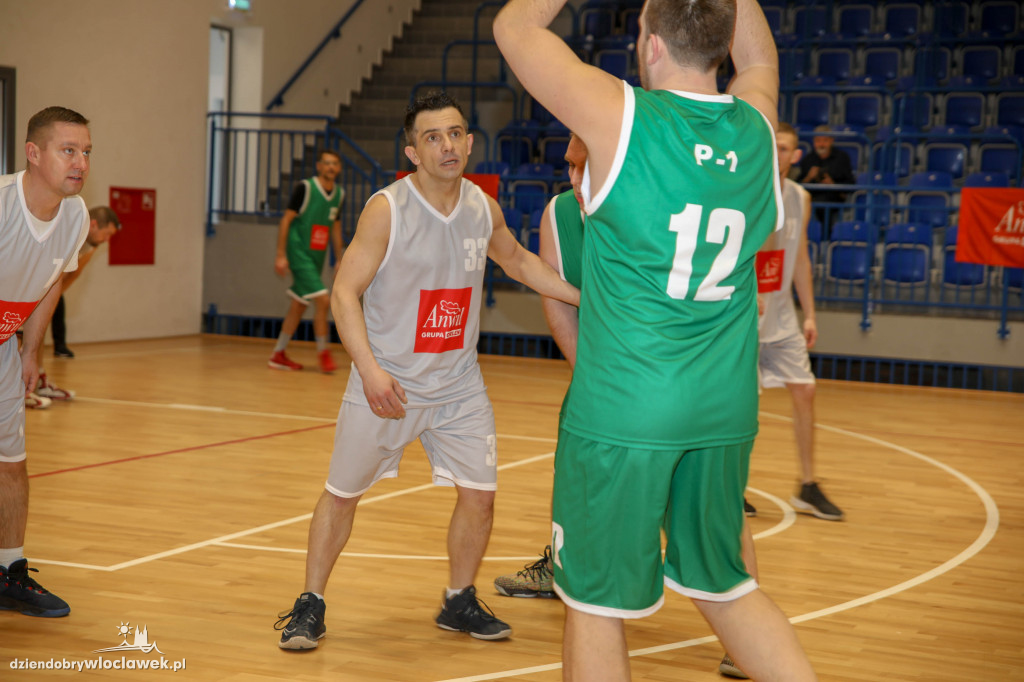 Finaliści turnieju 'Anwil pod koszem'