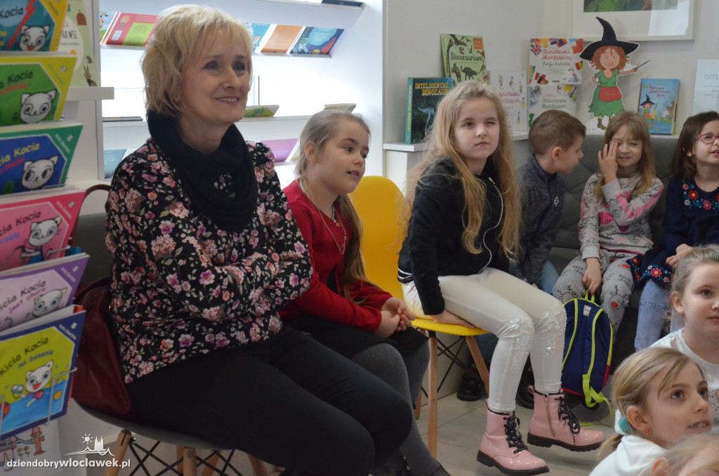 Uczniowie OSM w świecie książek