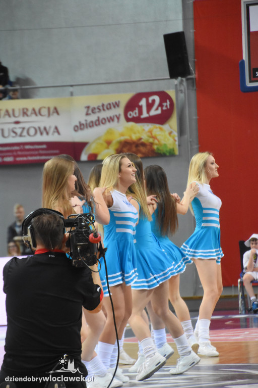 Cheerleaderki na meczu Anwilu