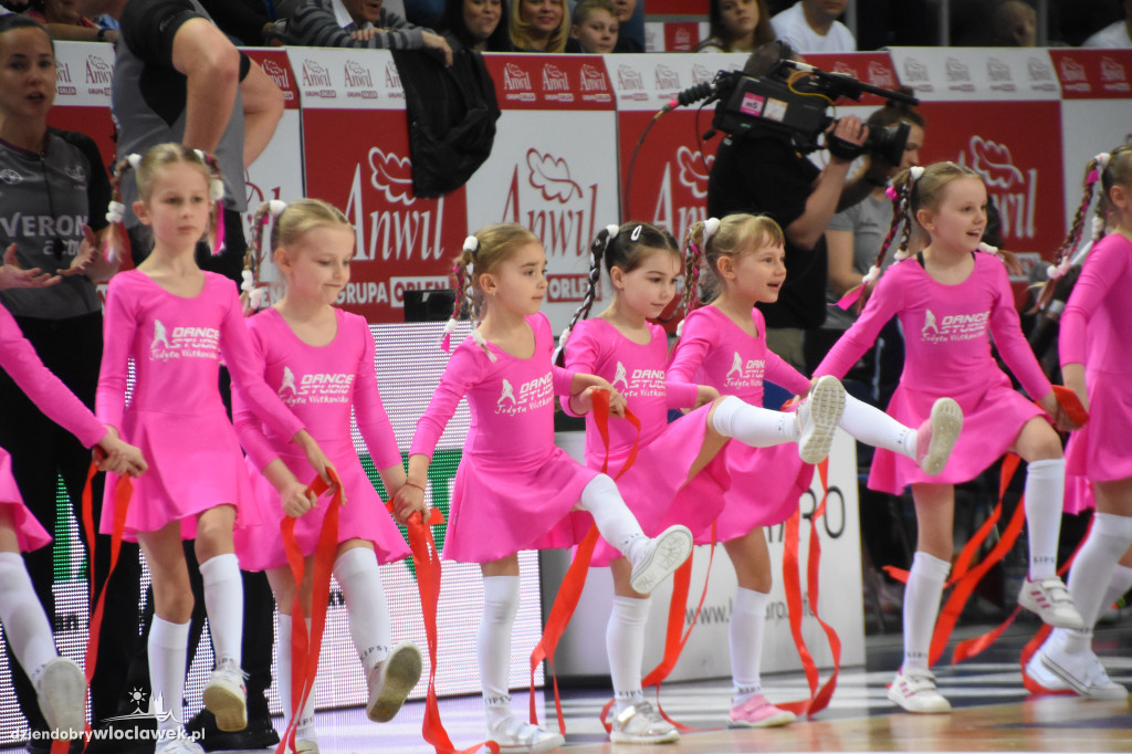 Cheerleaderki na meczu Anwilu