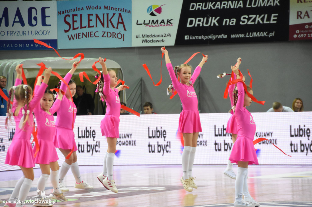 Cheerleaderki na meczu Anwilu