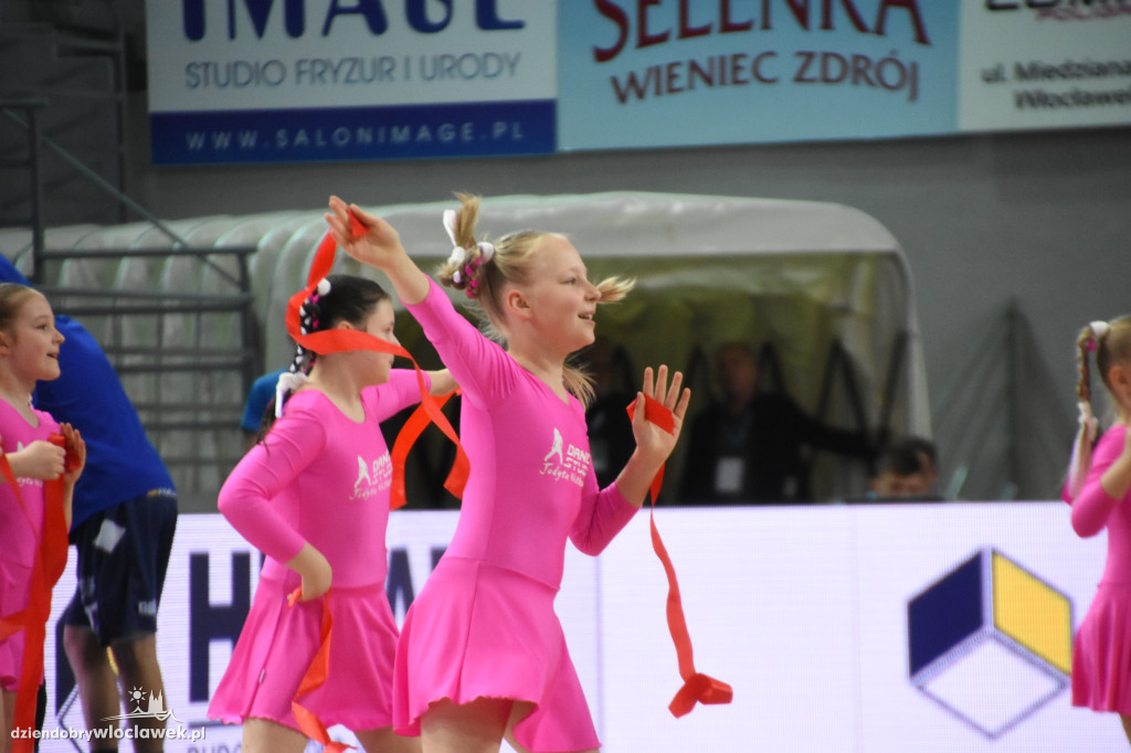Cheerleaderki na meczu Anwilu