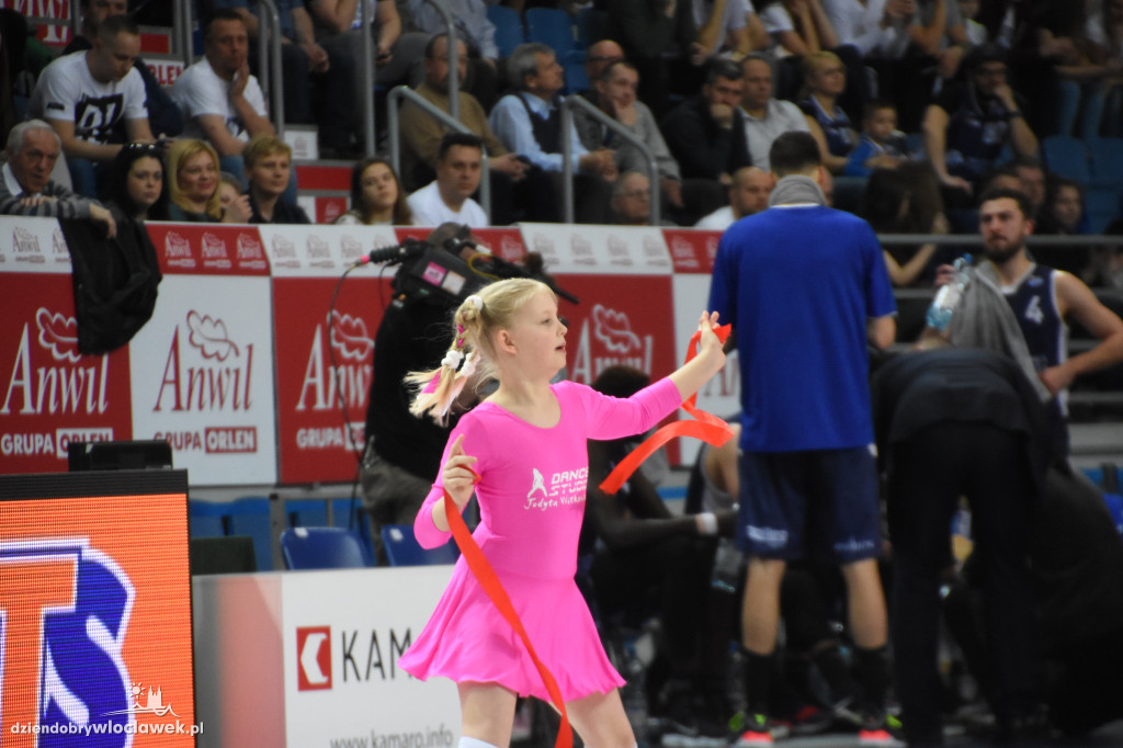 Cheerleaderki na meczu Anwilu