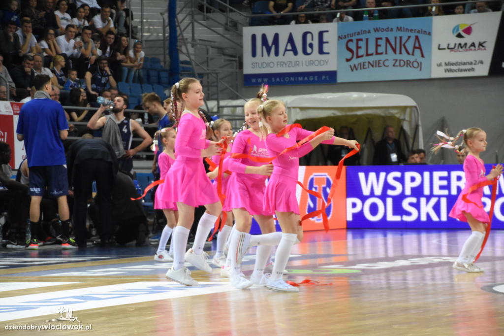 Cheerleaderki na meczu Anwilu