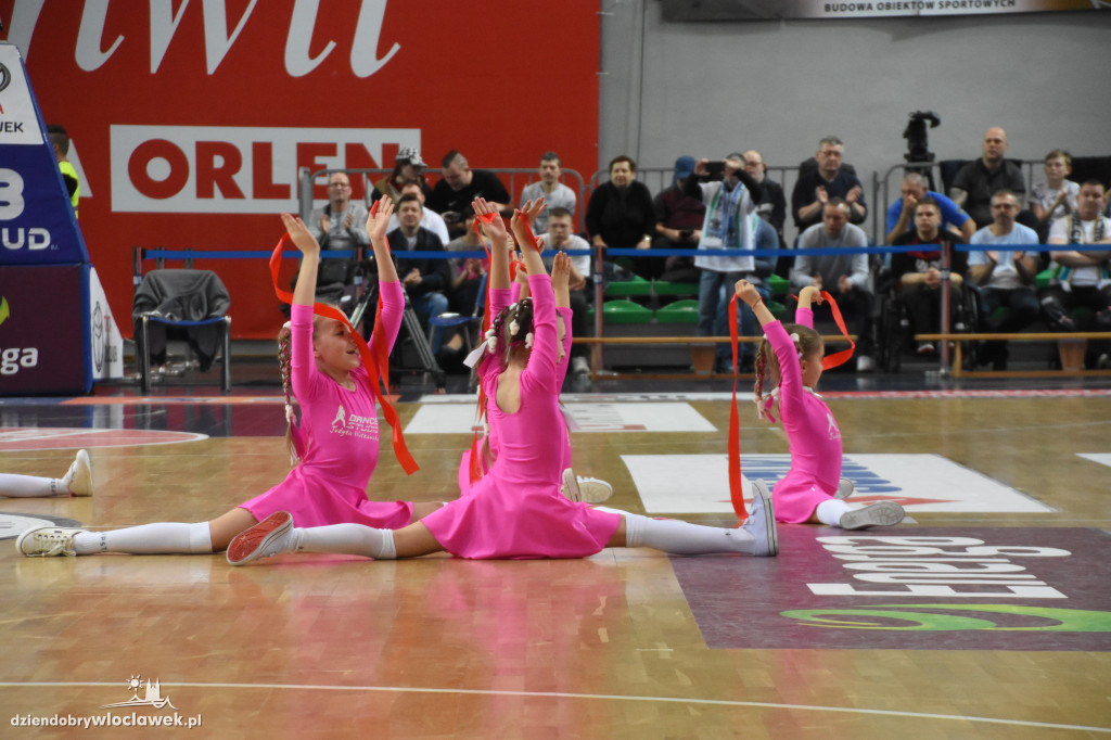 Cheerleaderki na meczu Anwilu