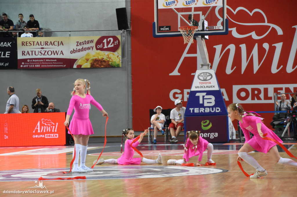 Cheerleaderki na meczu Anwilu