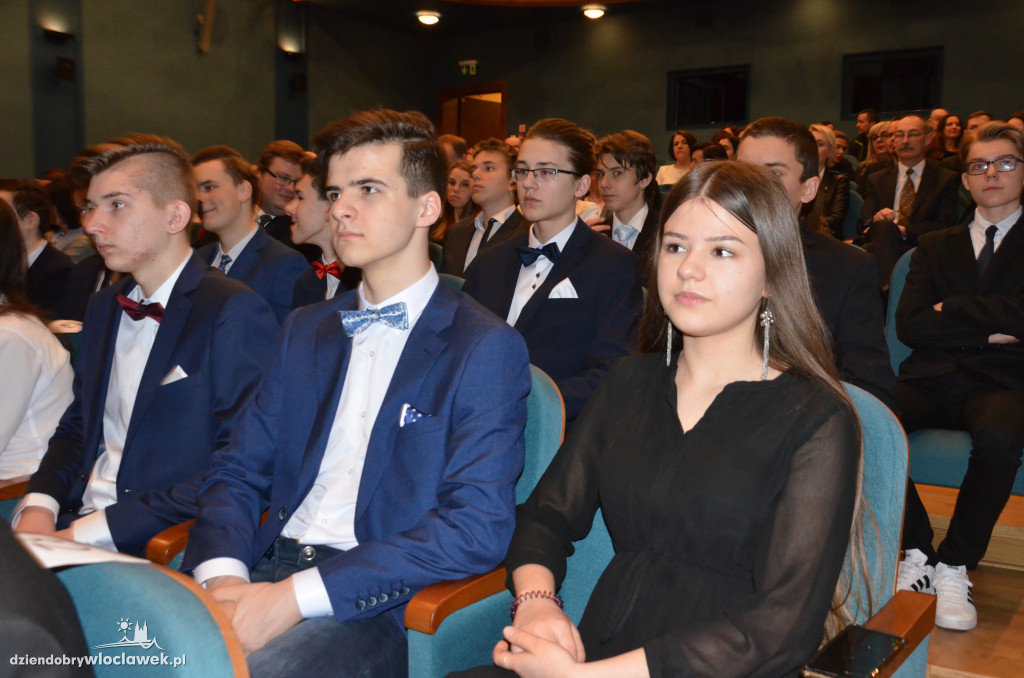 Kurator rozdał nagrody uczniom