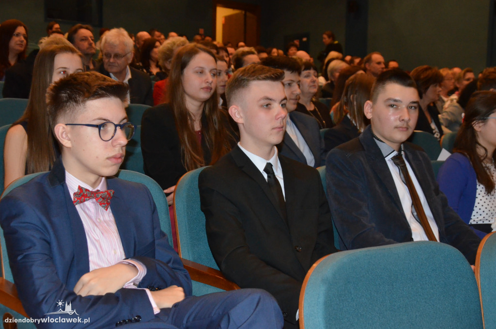 Kurator rozdał nagrody uczniom