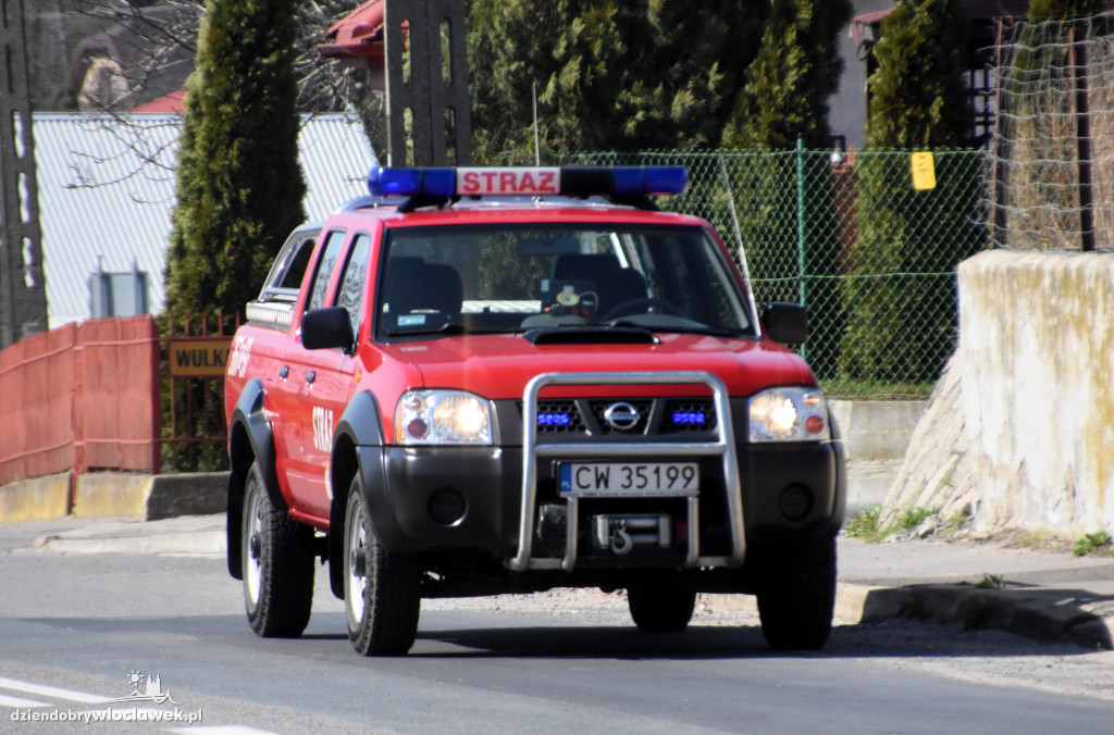 W kominie zapaliły się sadze