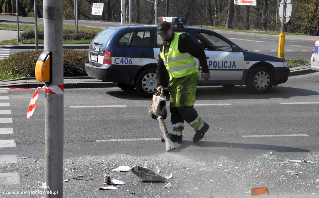 Przy sądzie tir uderzył w osobówkę