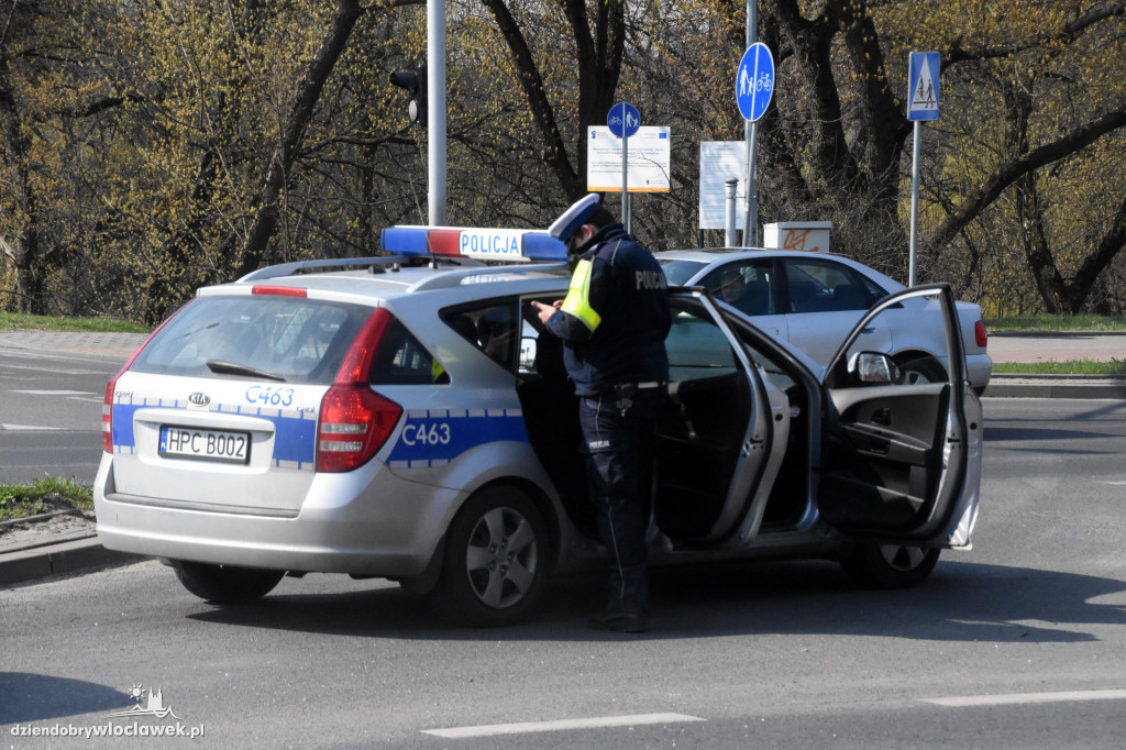 Przy sądzie tir uderzył w osobówkę