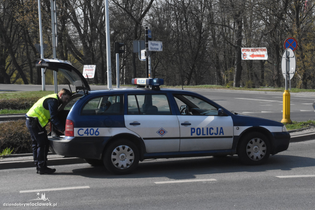 Przy sądzie tir uderzył w osobówkę