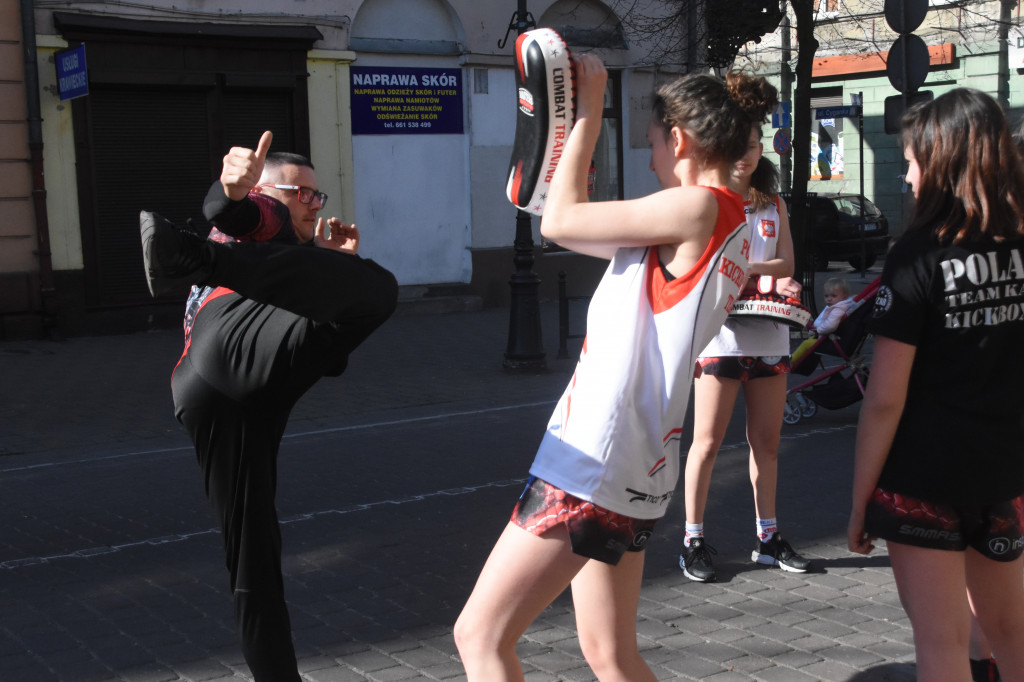 Trening z Akademią MMA na Śródmieściu