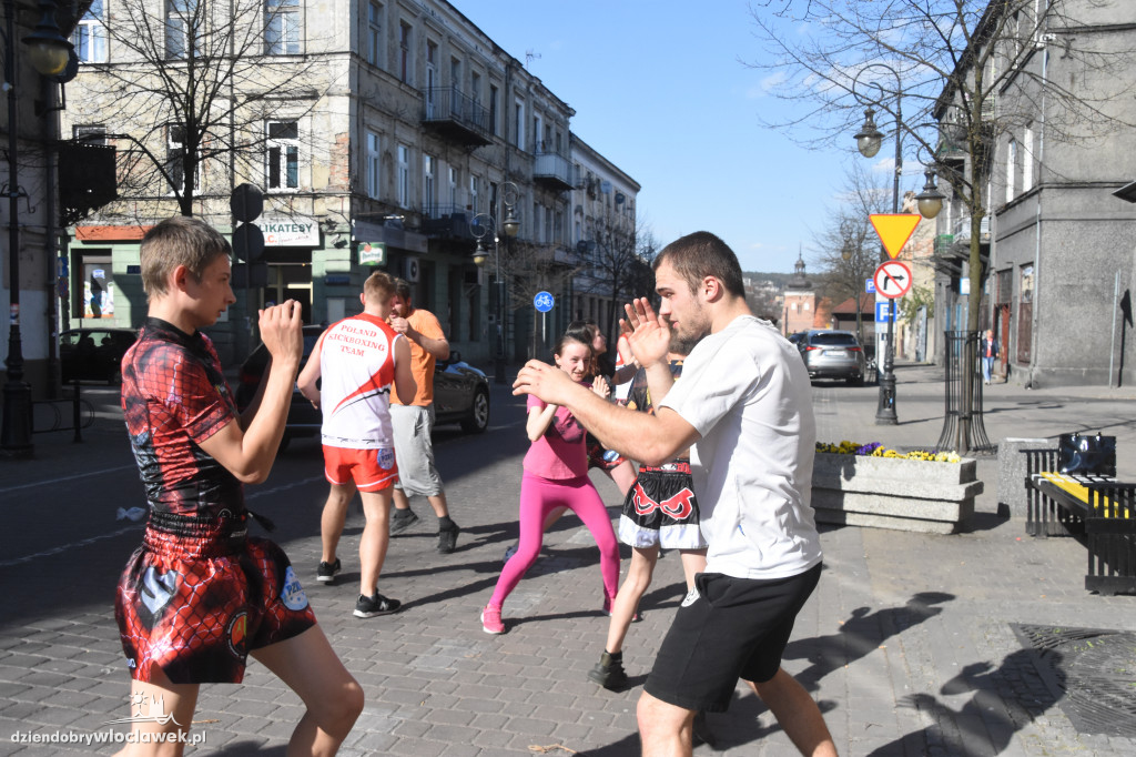 Trening z Akademią MMA na Śródmieściu