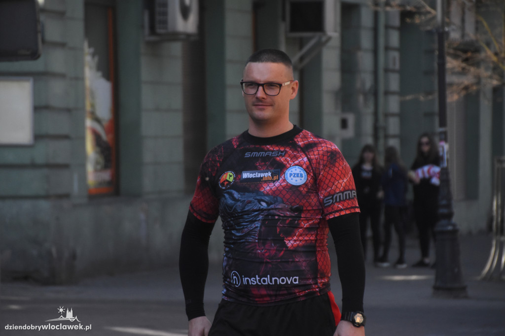 Trening z Akademią MMA na Śródmieściu