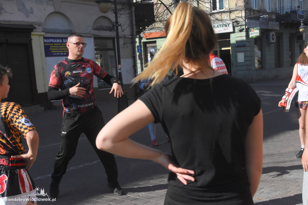 Trening z Akademią MMA na Śródmieściu