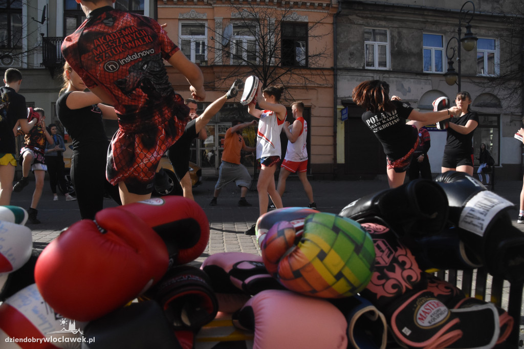 Trening z Akademią MMA na Śródmieściu