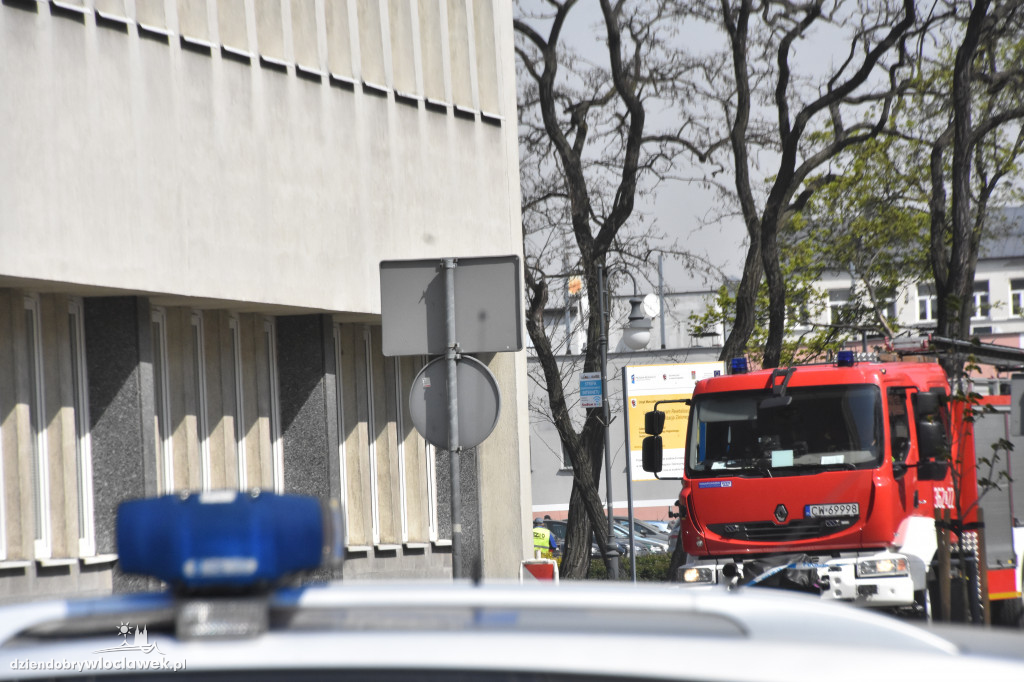 Ewakuacja w ratuszu po mailu o bombie