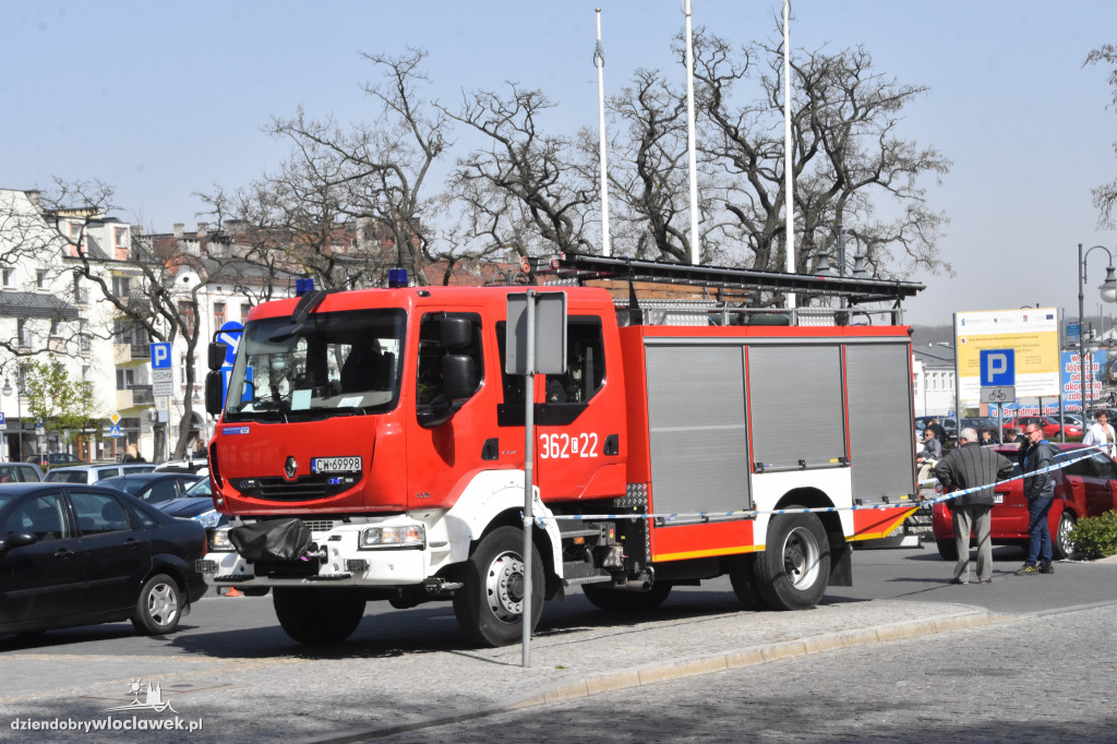 Ewakuacja w ratuszu po mailu o bombie
