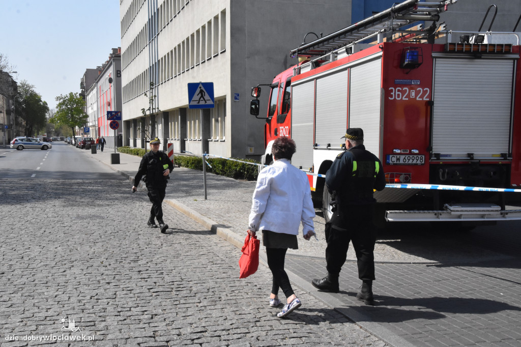 Ewakuacja w ratuszu po mailu o bombie