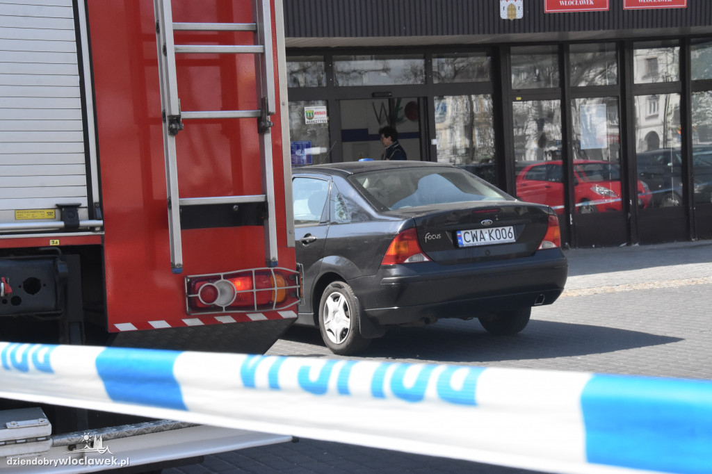 Ewakuacja w ratuszu po mailu o bombie