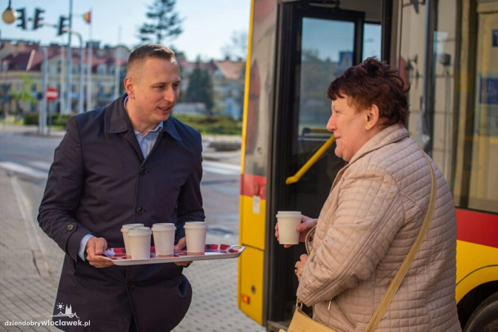 Kandydatka do PE częstowała kawą