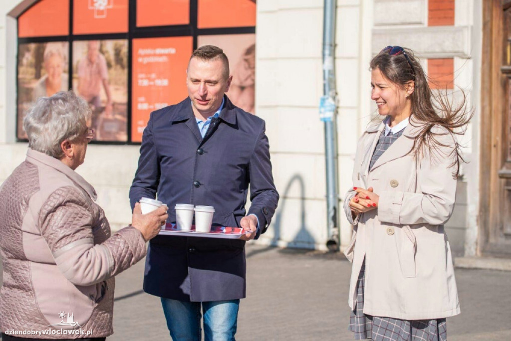 Kandydatka do PE częstowała kawą