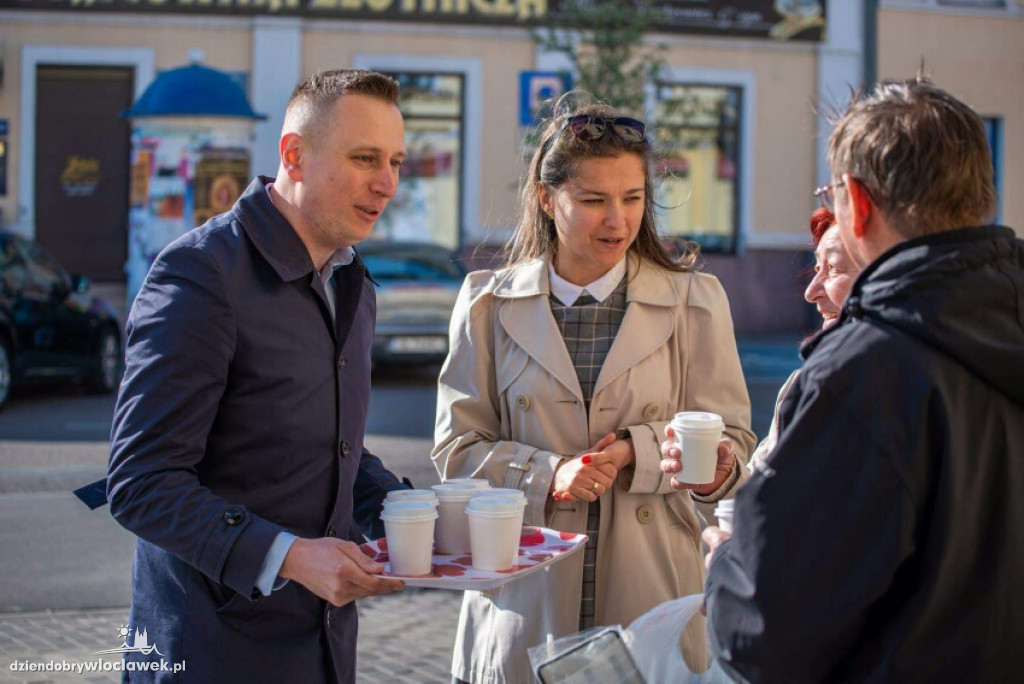 Kandydatka do PE częstowała kawą
