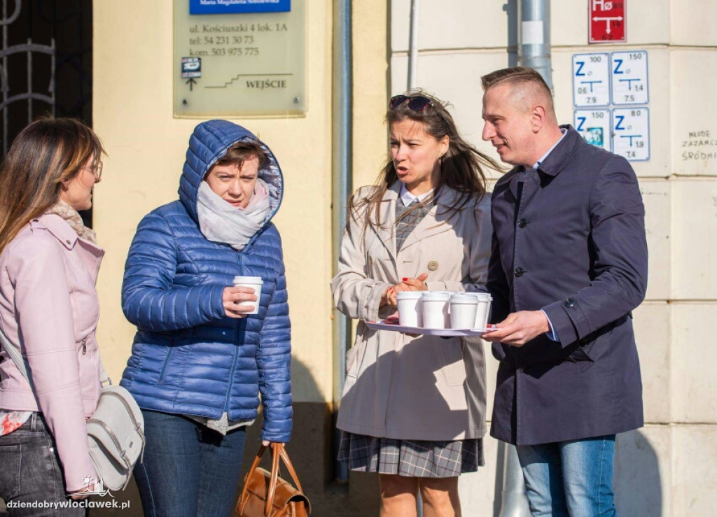 Kandydatka do PE częstowała kawą