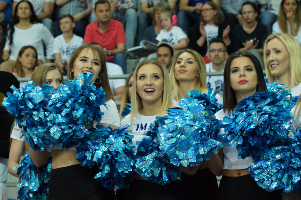 Cheerleaderki na meczu ze Stalą