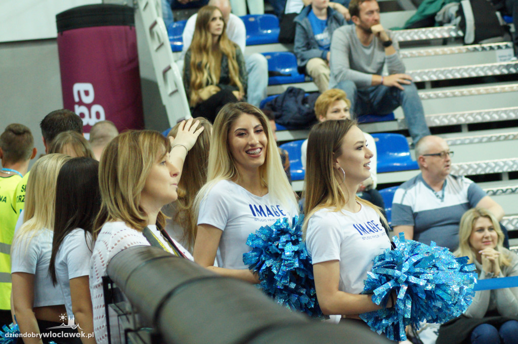 Cheerleaderki na meczu ze Stalą