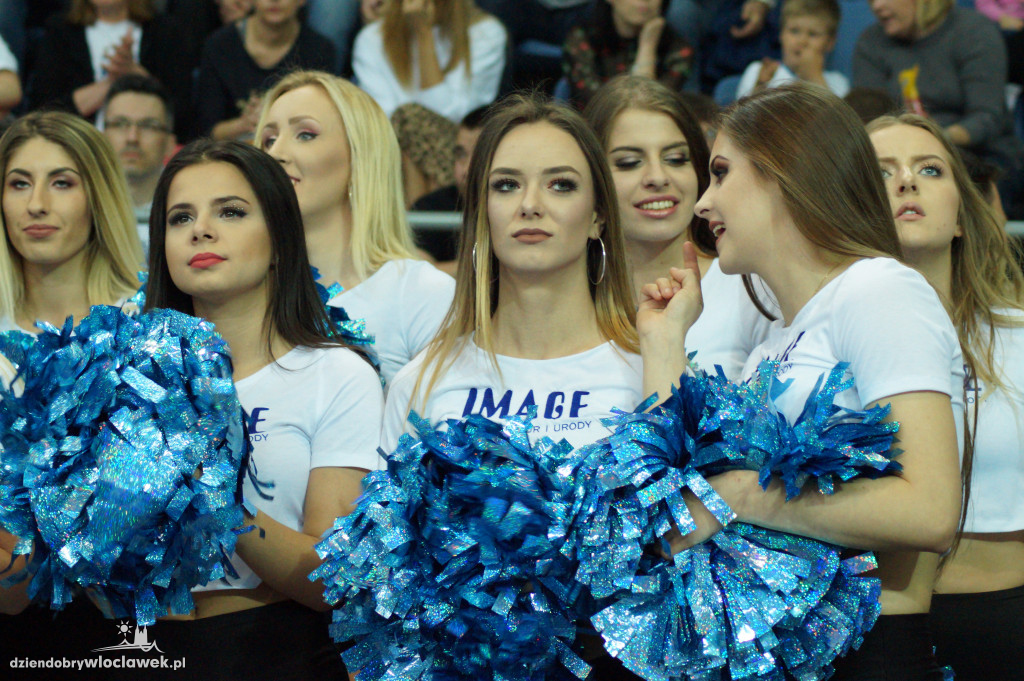 Cheerleaderki na meczu ze Stalą