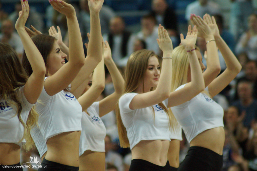 Cheerleaderki na meczu ze Stalą