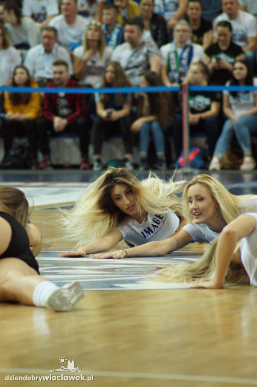 Cheerleaderki na meczu ze Stalą