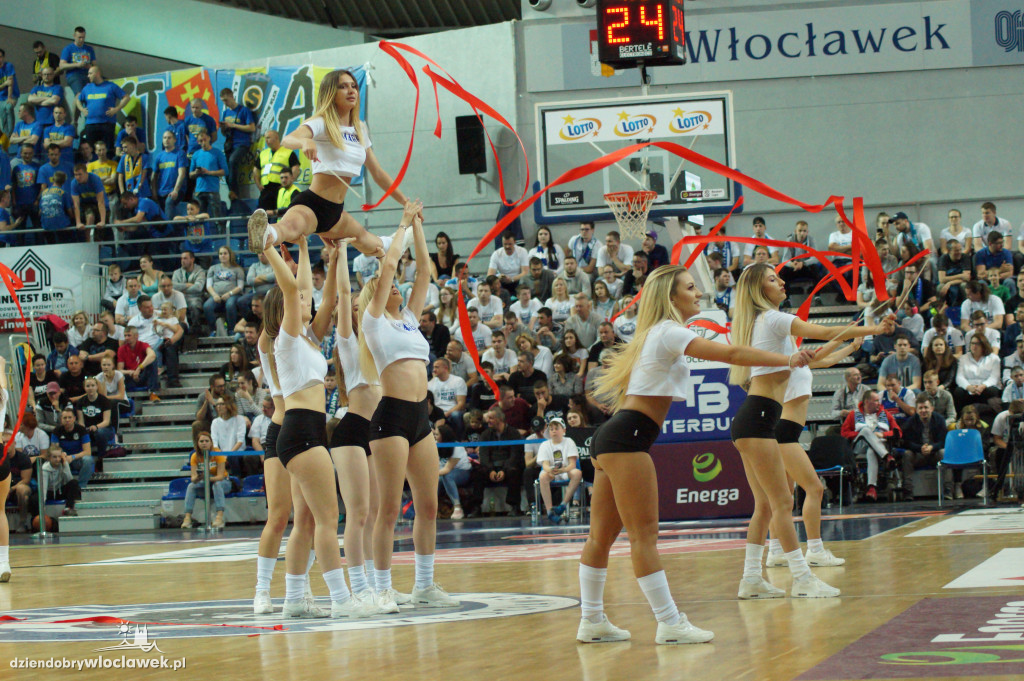Cheerleaderki na meczu ze Stalą