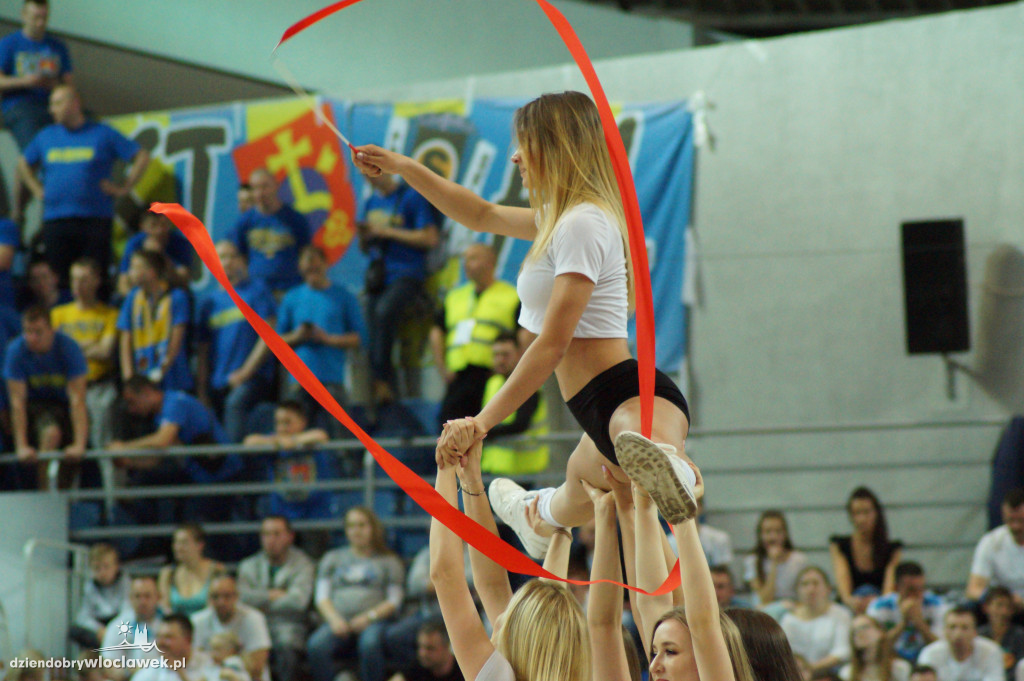 Cheerleaderki na meczu ze Stalą