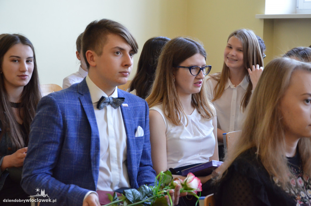 Maturzyści z LMK odebrali świadectwa