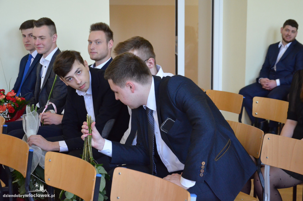 Maturzyści z LMK odebrali świadectwa