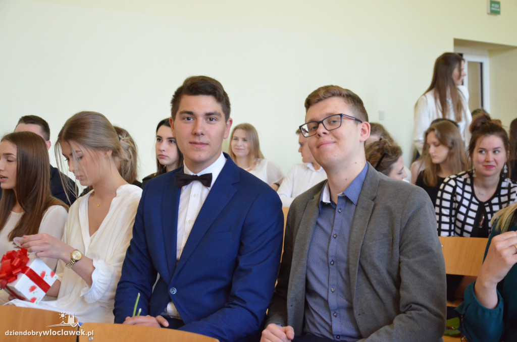 Maturzyści z LMK odebrali świadectwa