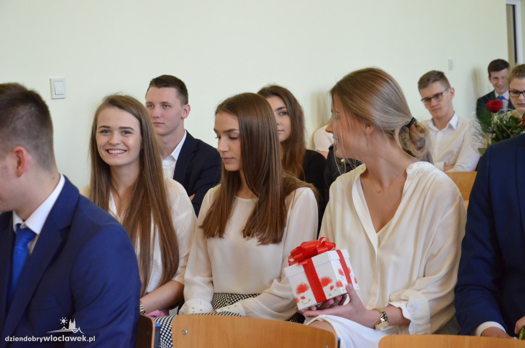 Maturzyści z LMK odebrali świadectwa