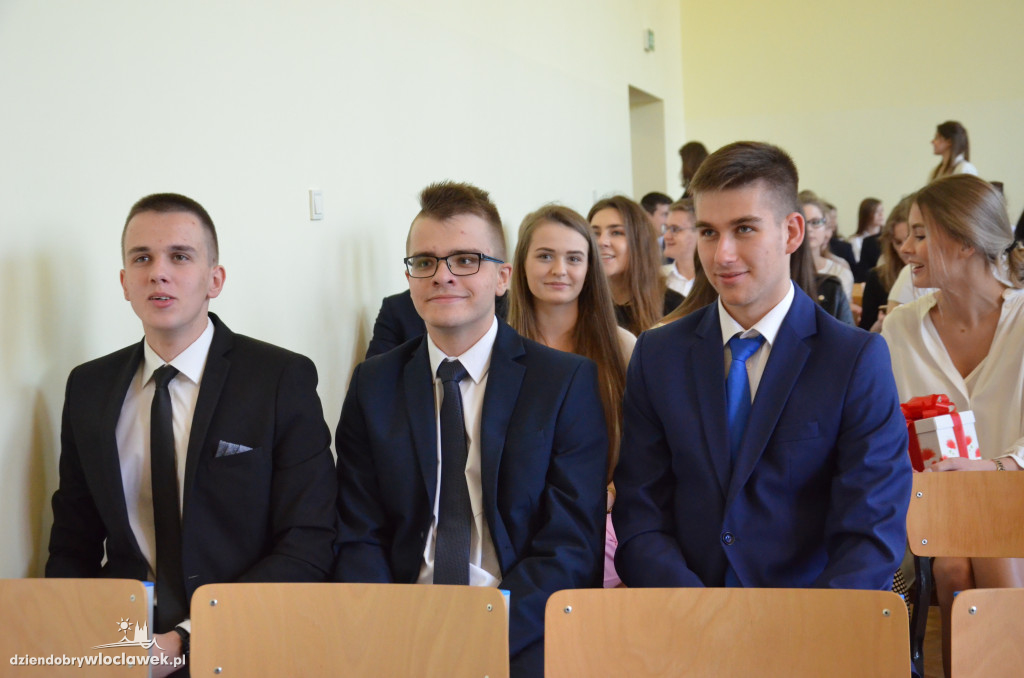 Maturzyści z LMK odebrali świadectwa