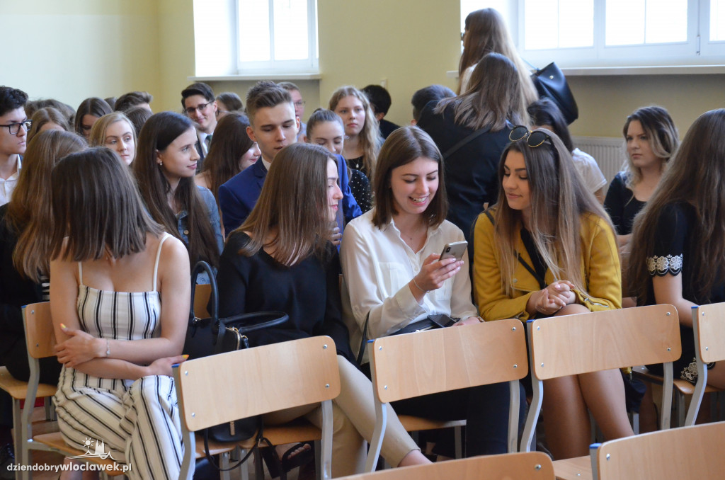 Maturzyści z LMK odebrali świadectwa