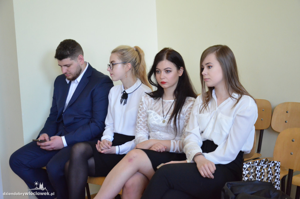 Maturzyści z LMK odebrali świadectwa