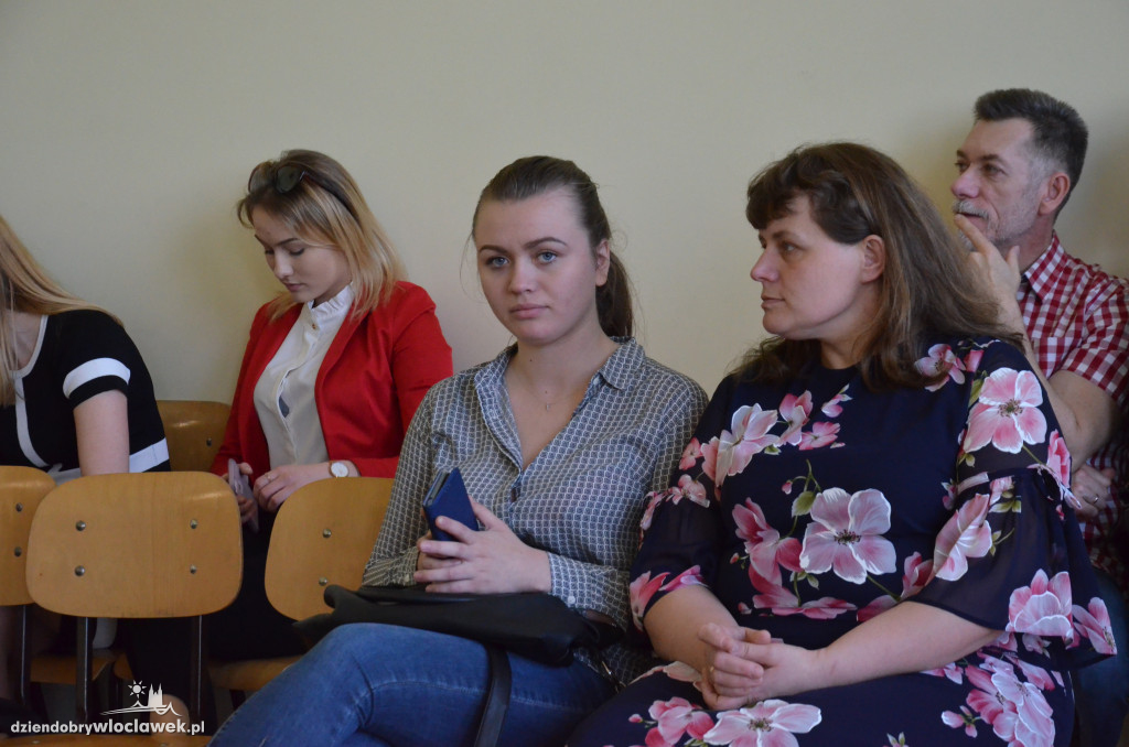 Maturzyści z LMK odebrali świadectwa
