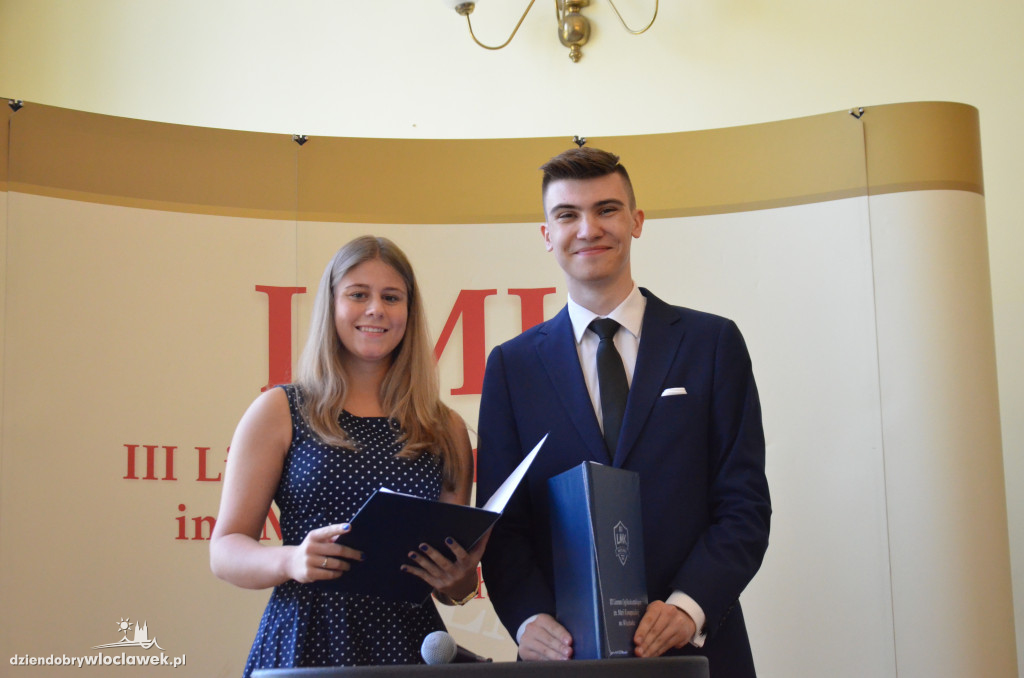 Maturzyści z LMK odebrali świadectwa