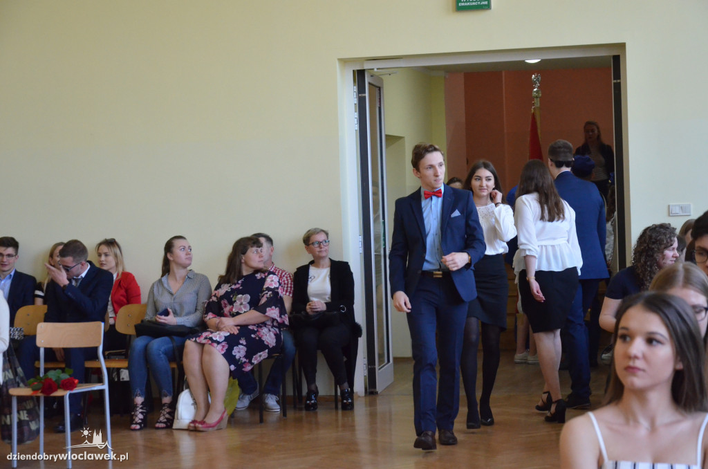 Maturzyści z LMK odebrali świadectwa