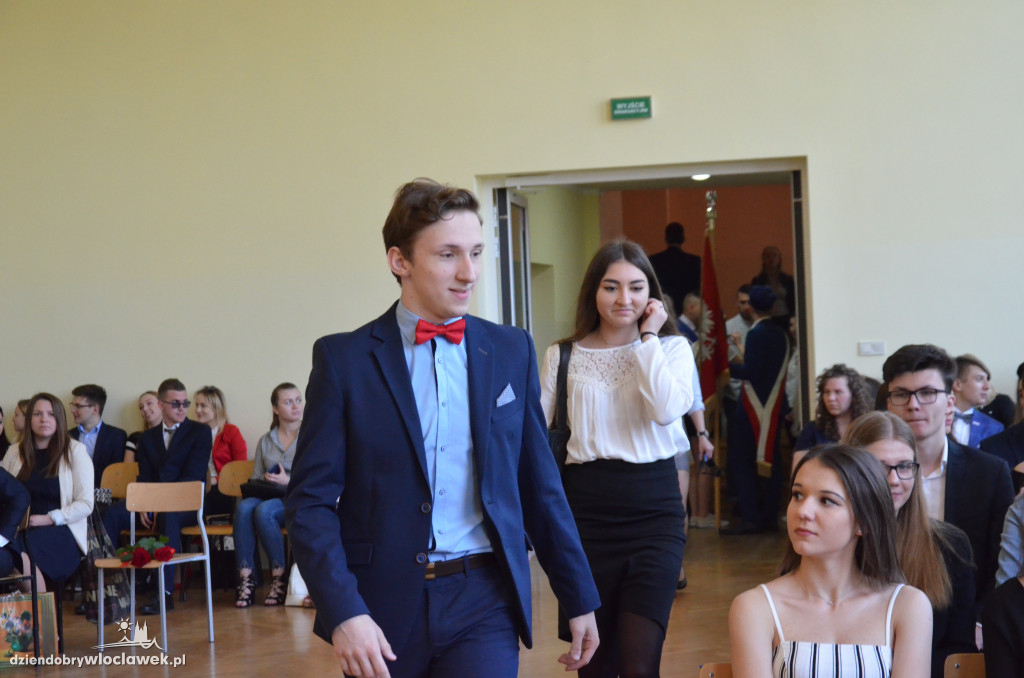 Maturzyści z LMK odebrali świadectwa