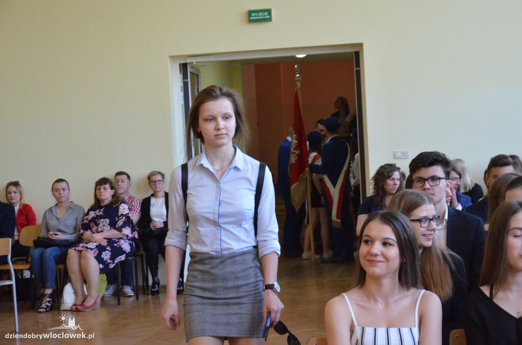 Maturzyści z LMK odebrali świadectwa