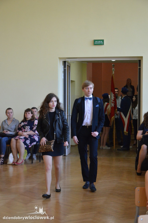 Maturzyści z LMK odebrali świadectwa